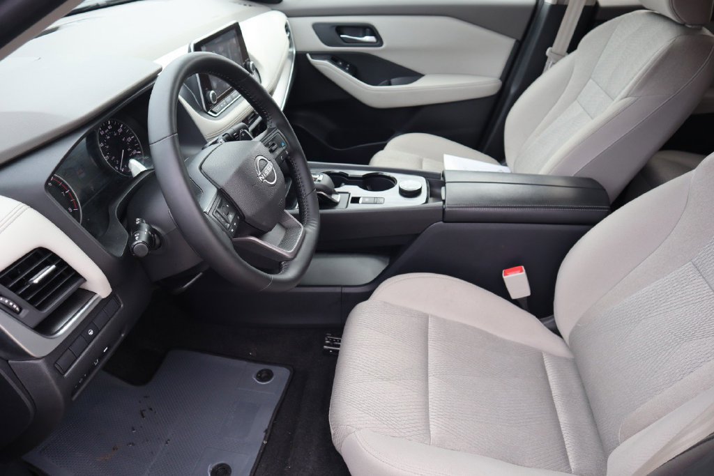 Certified 2025 Nissan Rogue SV AWD/4WD image 17