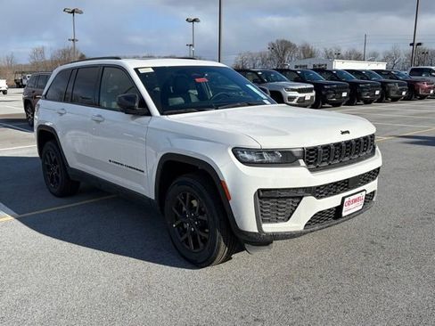 New 2026 Jeep Grand Cherokee Altitude image 2