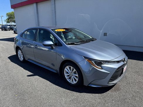 Used 2024 Toyota Corolla LE w/ LE Convenience Package FWD image 4
