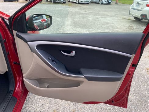 Used 2016 Hyundai Elantra GT w/ Option Group 02 image 16