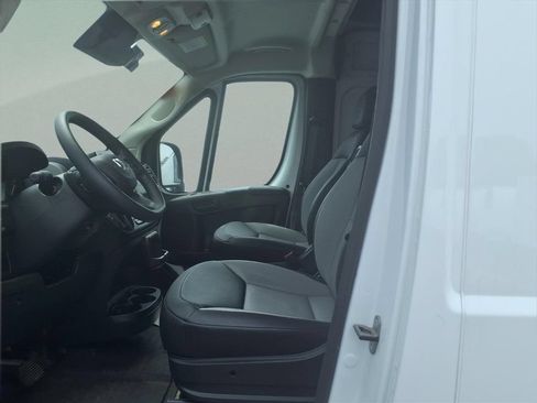 Used 2026 RAM ProMaster 2500 w/ Convenience Group FWD image 14