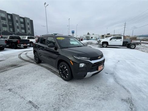 Used 2022 Chevrolet TrailBlazer LT image 2