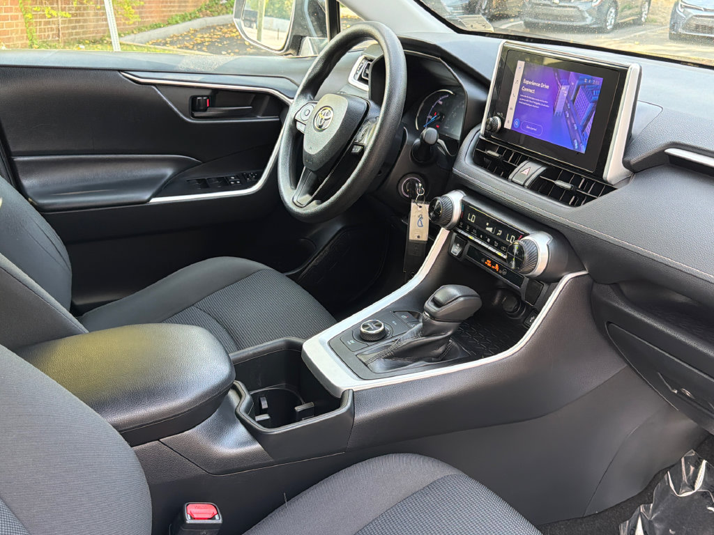 Used 2024 Toyota RAV4 LE AWD/4WD image 11