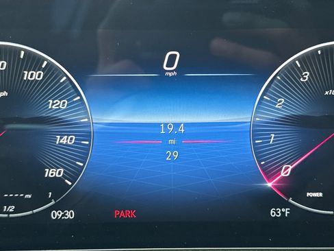 Used 2025 Mercedes-Benz GLB 250 image 28