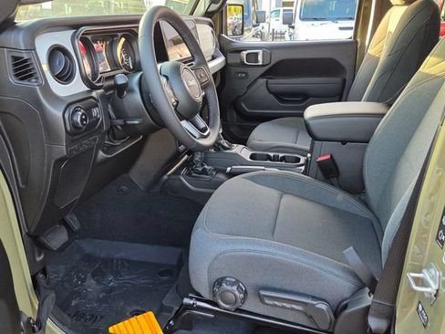 New 2026 Jeep Gladiator Sport AWD/4WD image 8