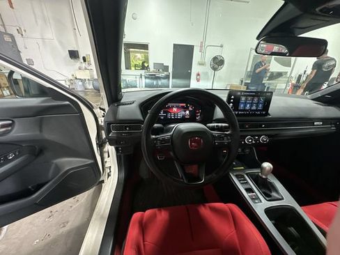 Used 2025 Honda Civic Type R image 15