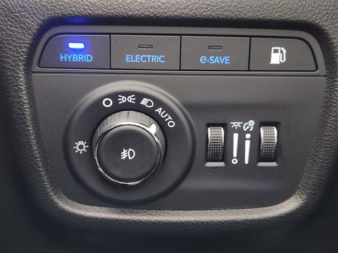 Used 2025 Jeep Grand Cherokee Trailhawk w/ Advanced Protech Group II image 27