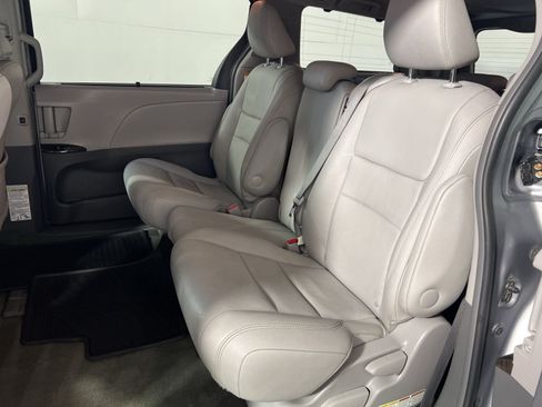 Used 2017 Toyota Sienna XLE w/ XLE Navigation Package FWD image 25
