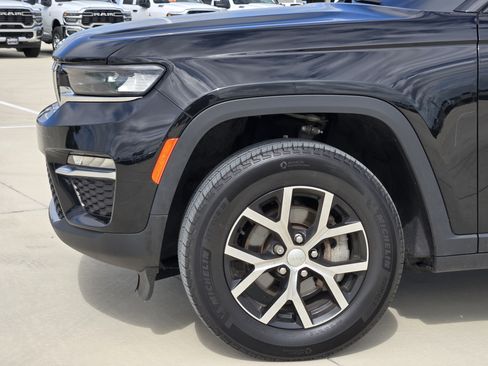 Certified 2023 Jeep Grand Cherokee Limited AWD/4WD image 9