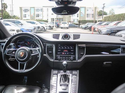 Used 2018 Porsche Macan Sport Edition AWD/4WD image 12