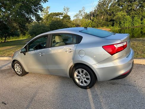 Used 2017 Kia Rio LX w/ Power Package FWD image 4