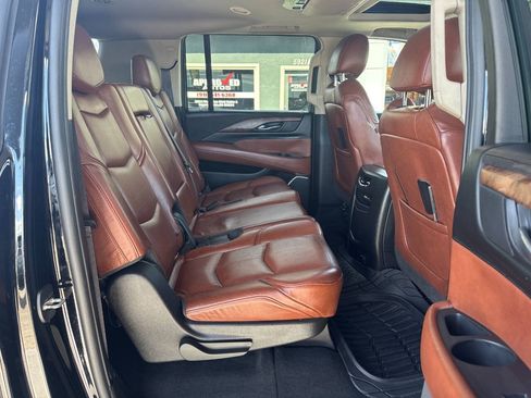 Used 2015 Cadillac Escalade ESV Luxury AWD/4WD image 14