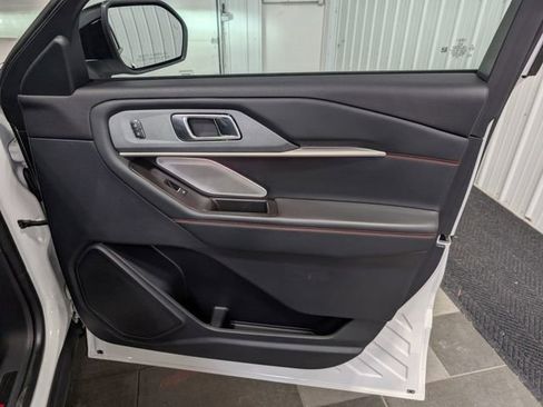 Used 2025 Ford Explorer ST image 29