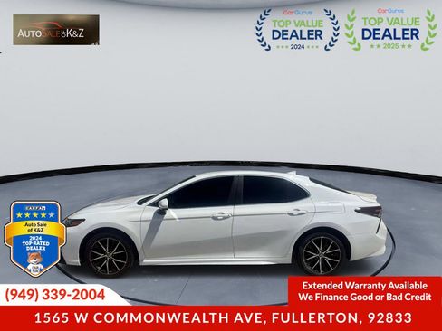 Used 2019 Toyota Camry SE w/ Convenience Package FWD image 2
