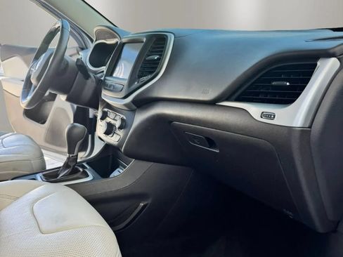 Used 2016 Jeep Cherokee Overland FWD image 22