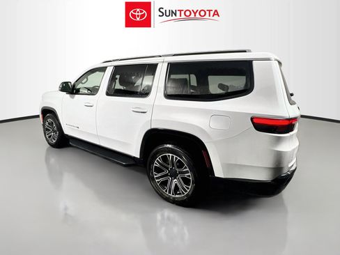 Used 2024 Jeep Wagoneer Series II w/ Flexible Seating Group RWD image 6