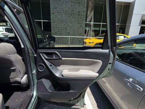 Used 2016 Subaru Forester 2.5i Touring AWD/4WD image 25