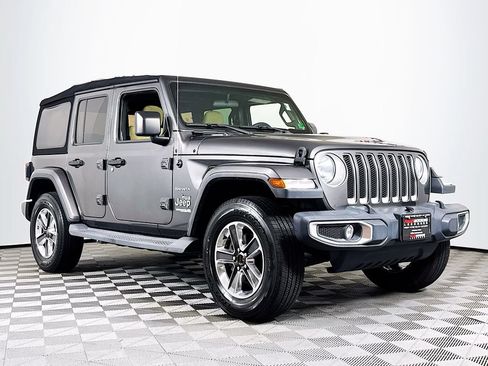 Used 2018 Jeep Wrangler Unlimited Sahara w/ Safety Group AWD/4WD image 1