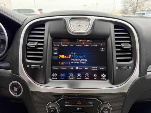 Used 2018 Chrysler 300 Touring w/ Driver Convenience Group image 13