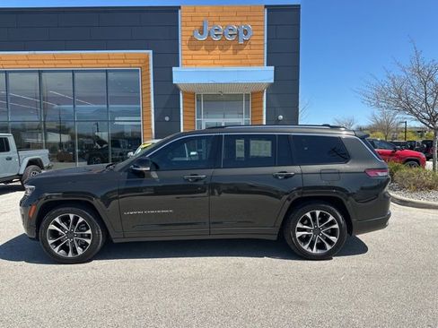 Used 2022 Jeep Grand Cherokee L Overland w/ Advanced Protech Group III AWD/4WD image 9