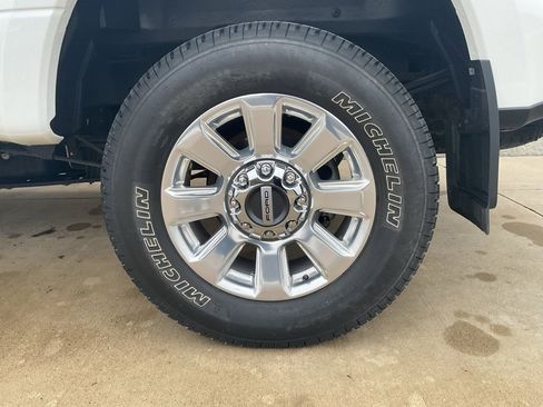 Used 2022 Ford F250 Platinum w/ FX4 Off-Road Package image 6