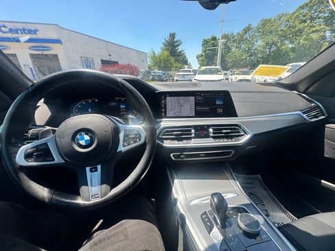 Used 2022 BMW X5 xDrive40i w/ M Sport Package AWD/4WD image 11