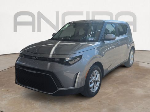 Certified 2025 Kia Soul LX w/ LX Technology Package FWD image 4
