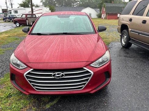 Used 2017 Hyundai Elantra SE FWD image 1
