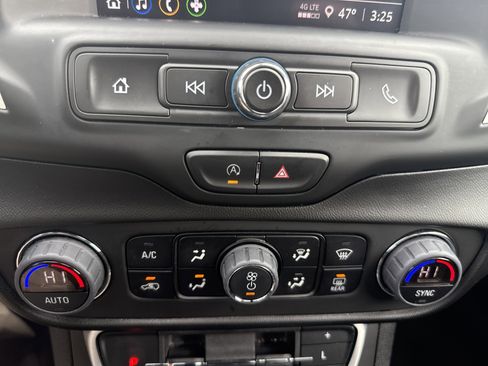 Used 2023 GMC Terrain SLE w/ Driver Convenience Package image 25