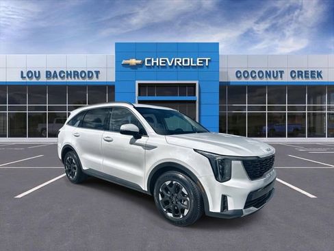 Used 2024 Kia Sorento S image 1