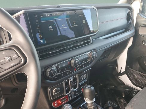 Used 2025 Jeep Wrangler Unlimited Rubicon w/ Convenience Group image 27