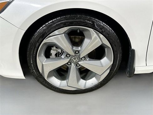 Certified 2018 Honda Accord Touring image 14