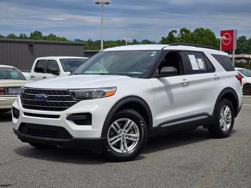 Used 2020 Ford Explorer XLT w/ Class III Trailer Tow Package AWD/4WD image 2
