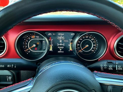 Used 2023 Jeep Wrangler Unlimited Rubicon w/ Cold Weather Group AWD/4WD image 13