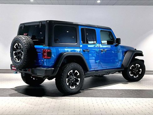 Used 2024 Jeep Wrangler Rubicon w/ Technology Group image 10