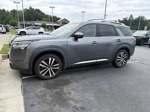 Used 2024 Nissan Pathfinder Platinum w/ Cargo Package AWD/4WD image 1