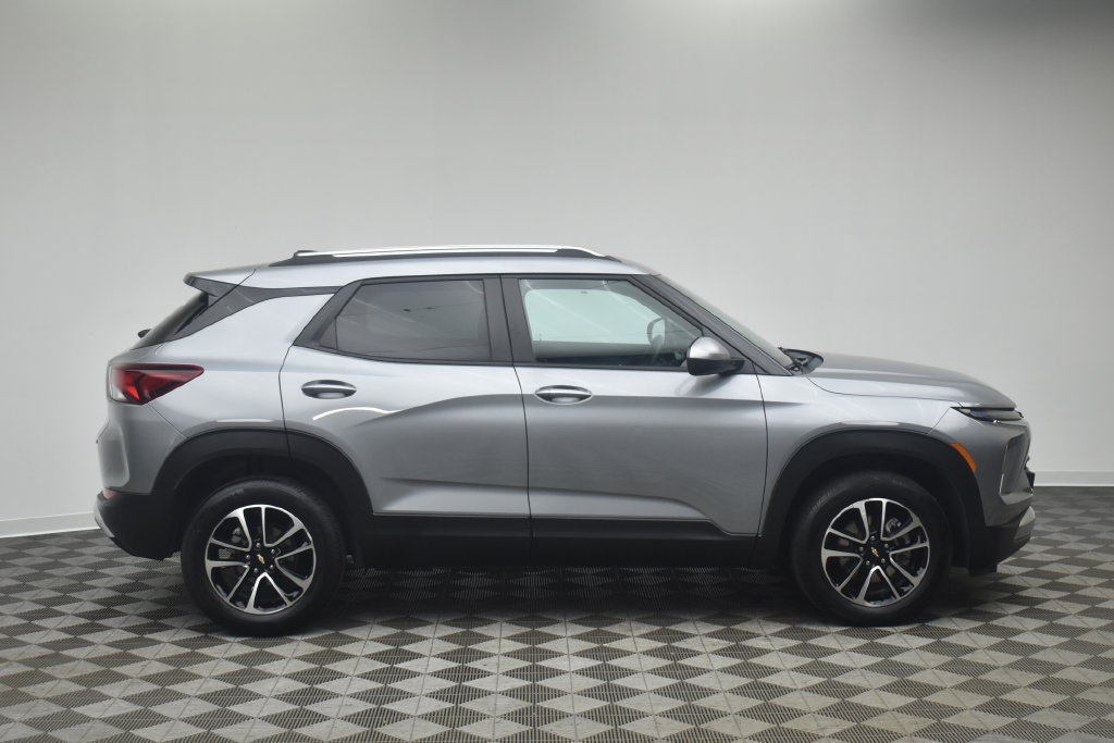 Used 2025 Chevrolet TrailBlazer LT AWD/4WD image 9