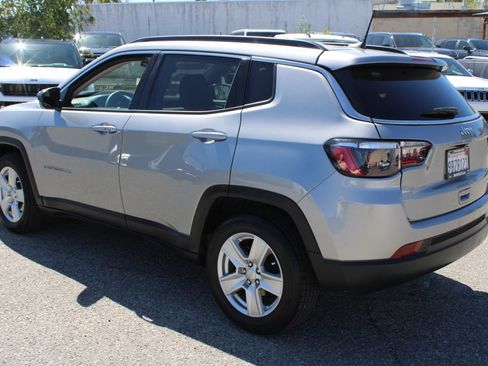 Used 2022 Jeep Compass Latitude image 6