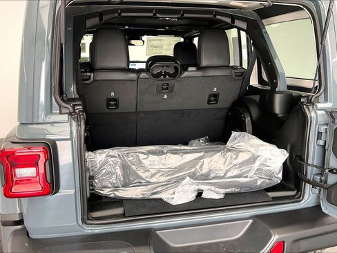 New 2026 Jeep Wrangler Unlimited Rubicon AWD/4WD image 11