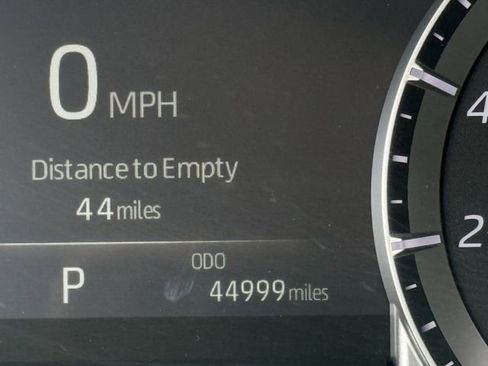 Used 2023 Toyota Highlander LE image 16