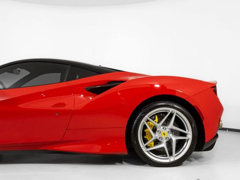 Used 2022 Ferrari F8 Tributo RWD image 16