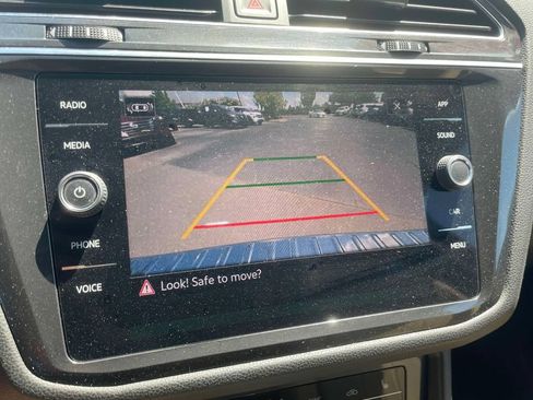 Used 2023 Volkswagen Tiguan SE AWD/4WD image 27