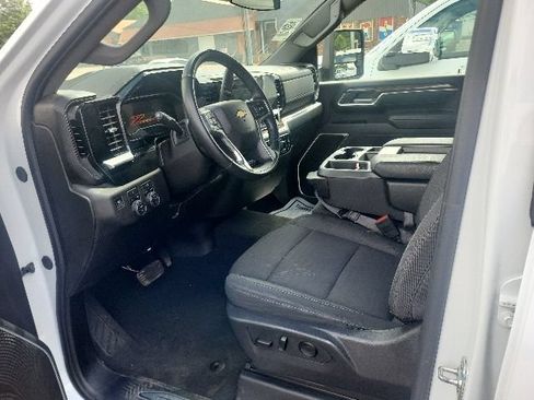 Used 2025 Chevrolet Silverado 2500 LT AWD/4WD image 6