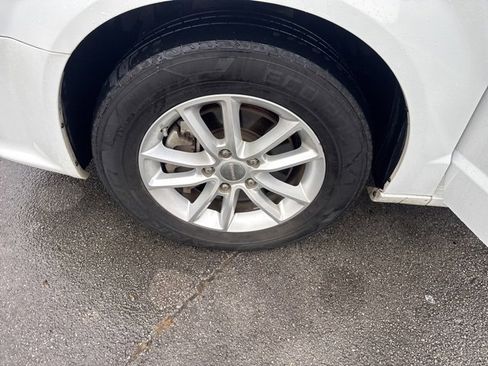 Used 2013 Dodge Grand Caravan SXT w/ UConnect Hands-Free Group image 17