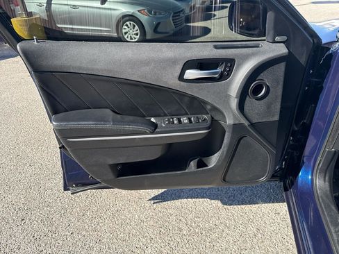 Used 2017 Dodge Charger SXT w/ Plus Group image 12