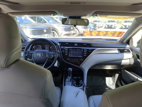 Used 2018 Toyota Camry SE w/ Moonroof Package image 24