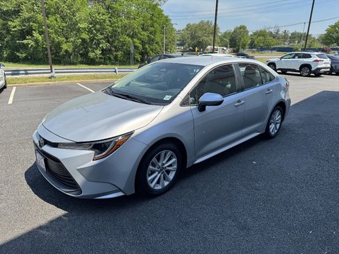 Used 2026 Toyota Corolla LE w/ LE Premium Package FWD image 2