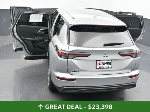 Used 2025 Mitsubishi Outlander ES image 65