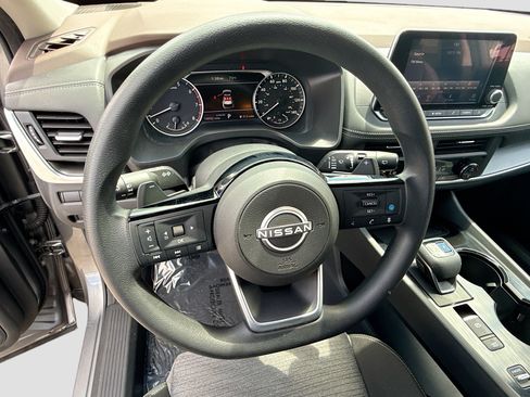 Used 2023 Nissan Rogue SV FWD image 38
