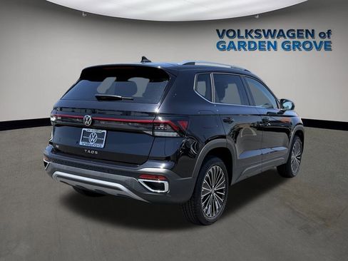 New 2025 Volkswagen Taos SE image 11